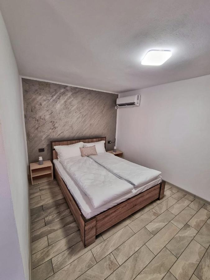 Cabana Varad Coronini Moldova Veche Екстер'єр фото
