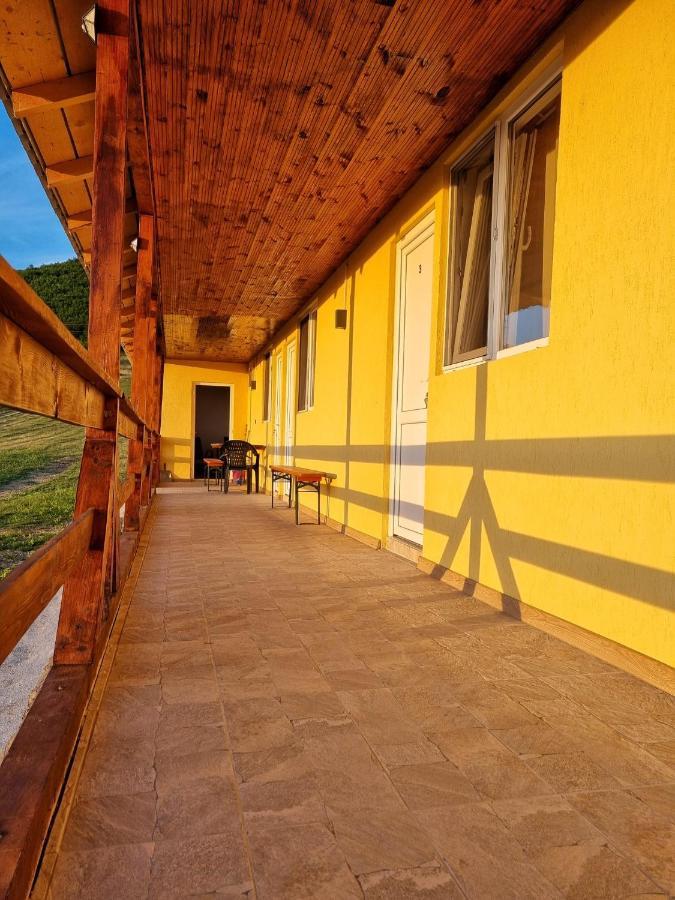 Cabana Varad Coronini Moldova Veche Екстер'єр фото