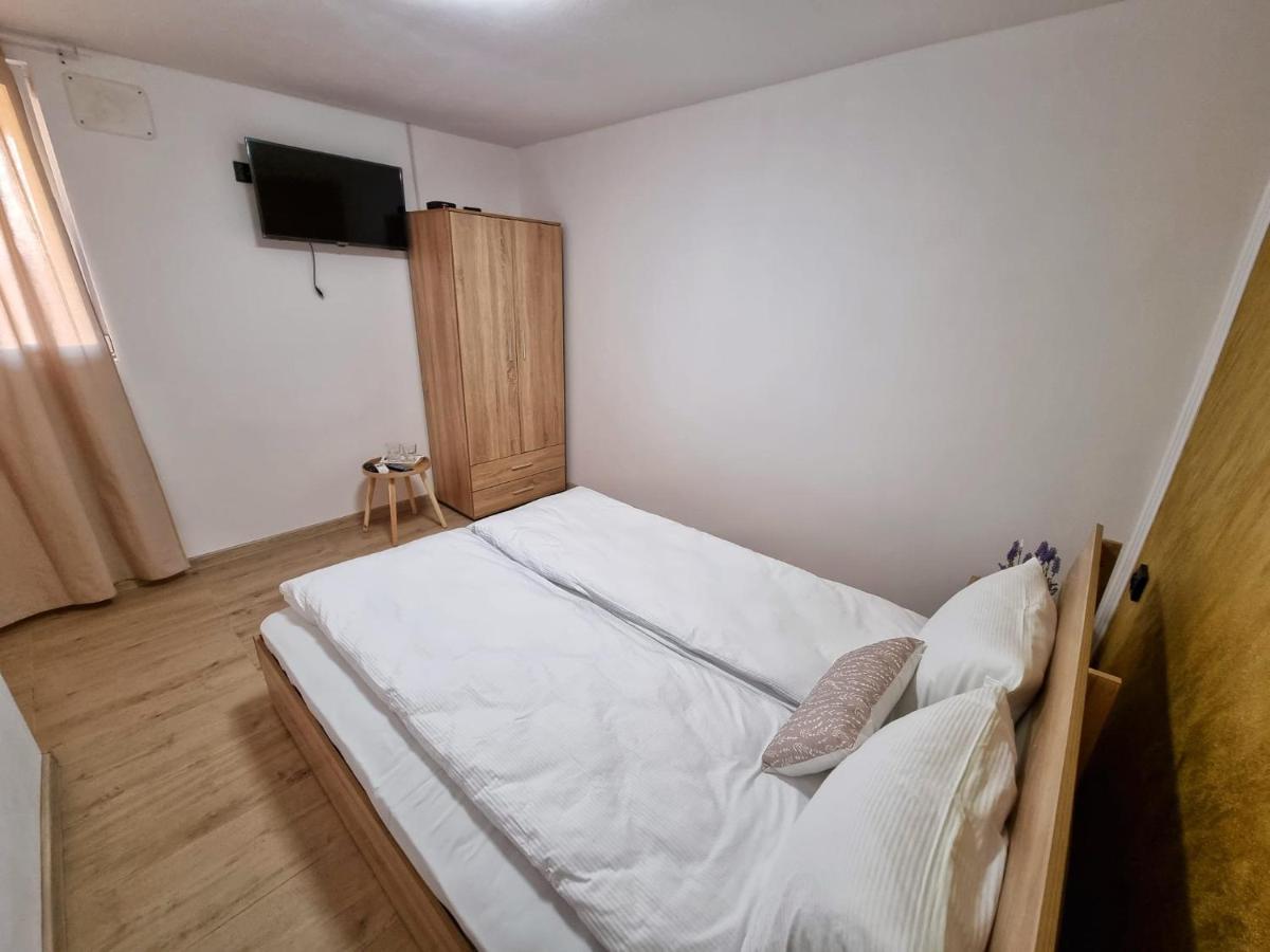 Cabana Varad Coronini Moldova Veche Екстер'єр фото