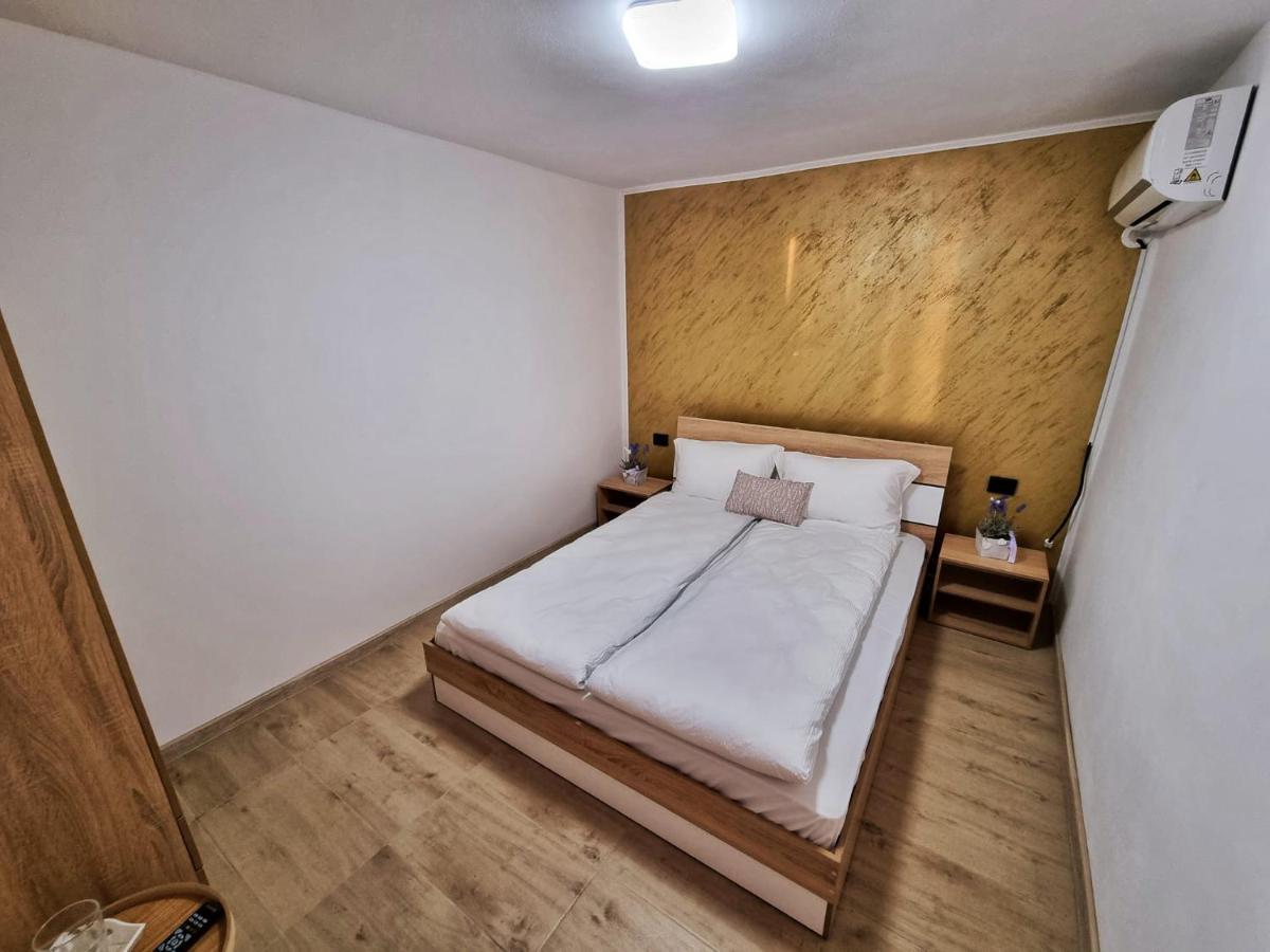 Cabana Varad Coronini Moldova Veche Екстер'єр фото