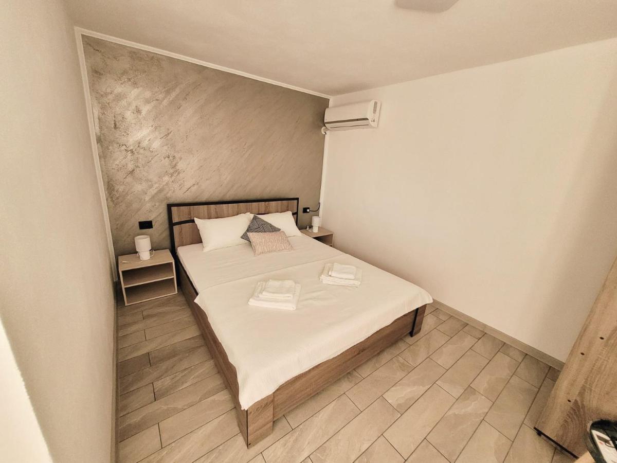 Cabana Varad Coronini Moldova Veche Екстер'єр фото