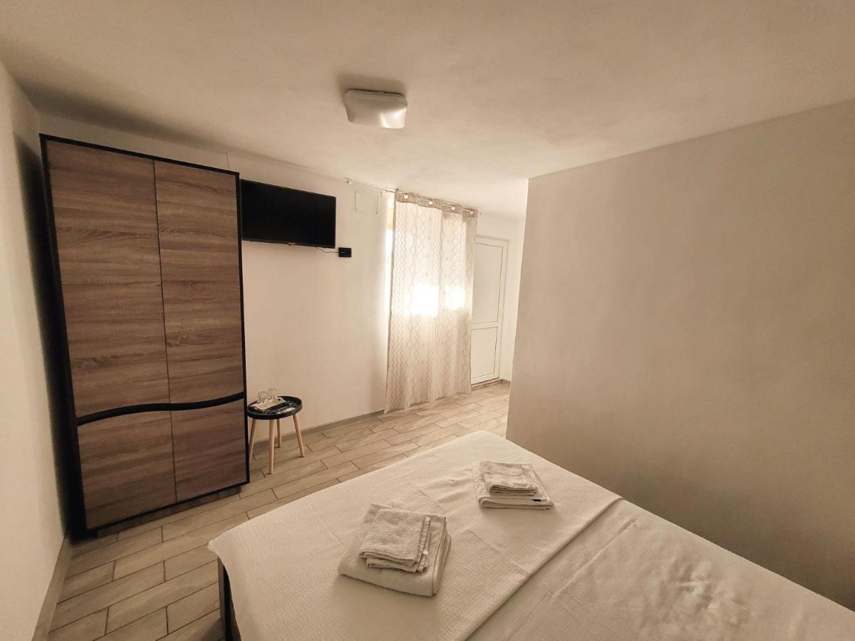 Cabana Varad Coronini Moldova Veche Екстер'єр фото